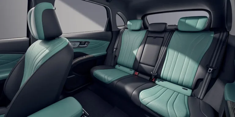 Kursi depan Human-Centric Multi-functional Seats - Interior mobil Lepas L8.