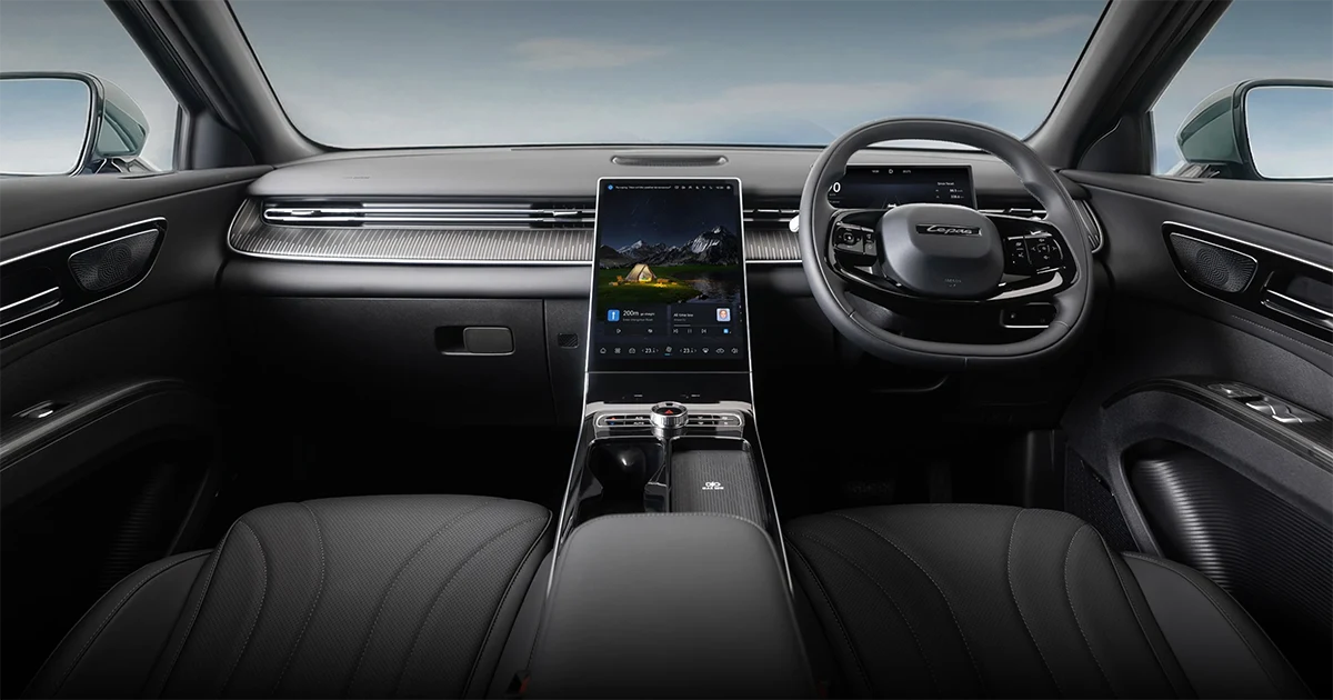 Tampilan interior dan transmisi DHT mobil LEPAS L8